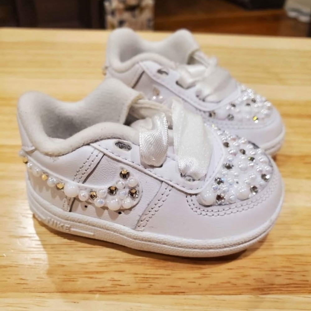 Nike White Baby Crib Sneakers with Gem Details
